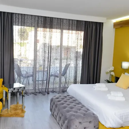 Piazza 4* זאדאר
