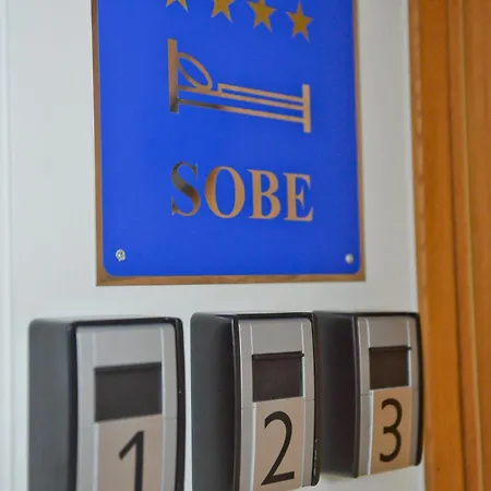 Piazza Πανσιόν